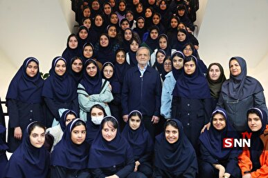 بازدید رئیس‌جمهور از مدرسه هوشمند فرزانگان شهریار + عکس