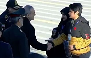 تقدیر رئیس جمهور از خانواده شهدای پلیس در مراسم دانش آموختگی دانشجویان دانشگاه افسری و پلیس