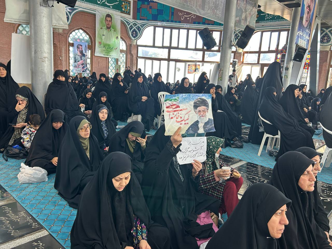 چهل روز از جنایت اغتشاش&zwnj;گران گذشت/ برگزاری چهلم شهدای امنیت و سلامت در گلزار شهدای رشت با حضور گسترده مردم