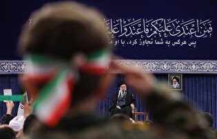 لحظه ورود رهبر معظم انقلاب به دیدار مردم آذربایجان شرقی در حسینیه امام خمینی (ره)