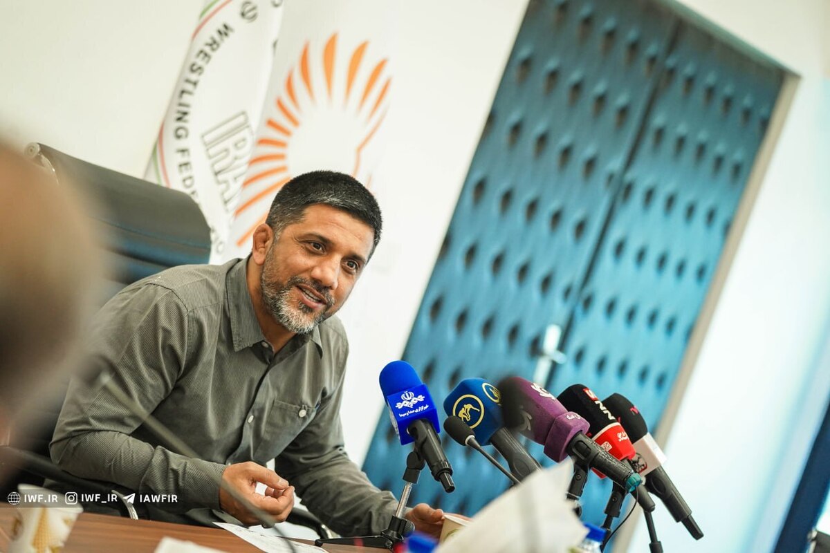 دبیر: کشور به برکت خون شهدا پابرجاست +فیلم