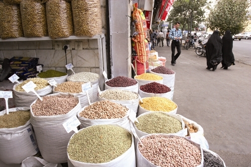 چه غذاهایی در ماه رمضان بخوریم؟ / برنامه کامل تغذیه سحری و افطار برای جلوگیری از ضعف و تشنگی چه غذاهایی در ماه رمضان بخوریم؟ / برنامه کامل تغذیه سحری و افطار برای جلوگیری از ضعف و تشنگی