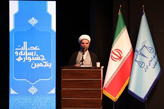 رسانه باید در جهت رشد و اعتلای افکار عمومی حرکت کند