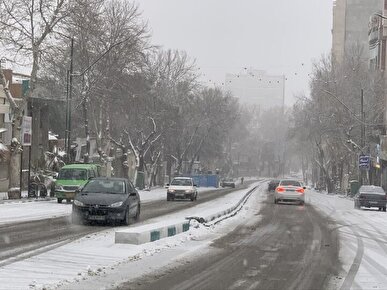 بارش سنگین برف تردد در کرمانشاه را کند کرد