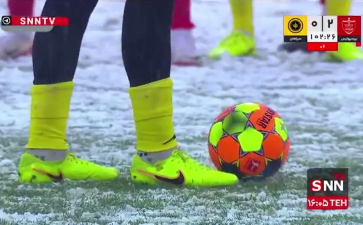 گل اول سپاهان به پرسپولیس توسط ریکاردو آلوز در دقیقه ۱۲+۹۰ + فیلم