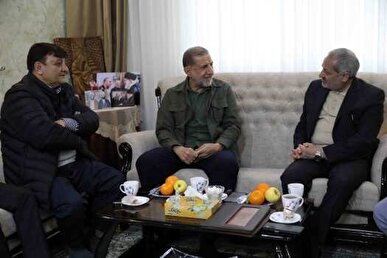 دیدار وزیر آموزش و پرورش با خانواده سردار سرلشکر شهید محققی