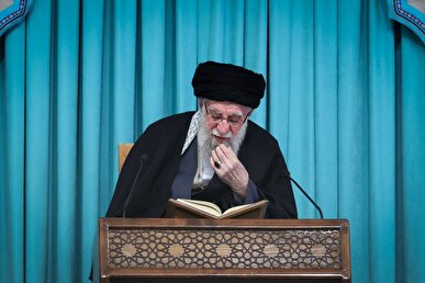 تصاویری از حضرت آیت‌الله خامنه‌ای در محفل انس با قرآن کریم همزمان با روز اول ماه رمضان