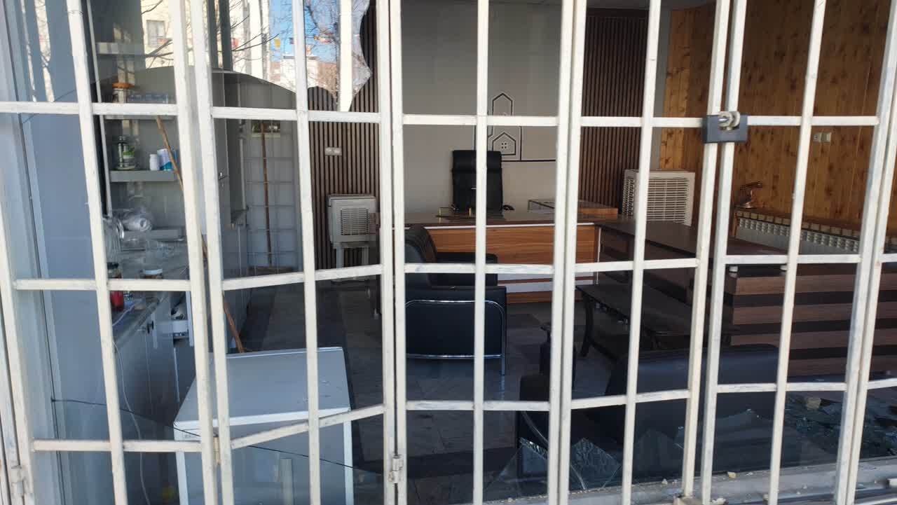 منتشر نشود//خیرخواه مردم بودند، اما پناهگاه مردم را تخریب کردند/ روایت حمله تروریستها به مصلی شهرکرد منتشر نشود//خیرخواه مردم بودند، اما پناهگاه مردم را تخریب کردند/ روایت حمله تروریستها به مصلی شهرکرد