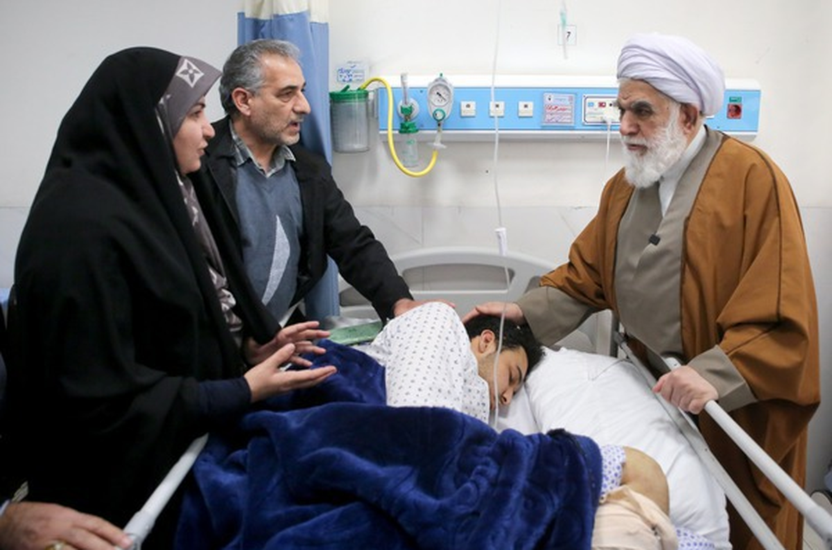 حضور نمایندگان رهبر انقلاب در منازل تعدادی از جانبازان سرافراز