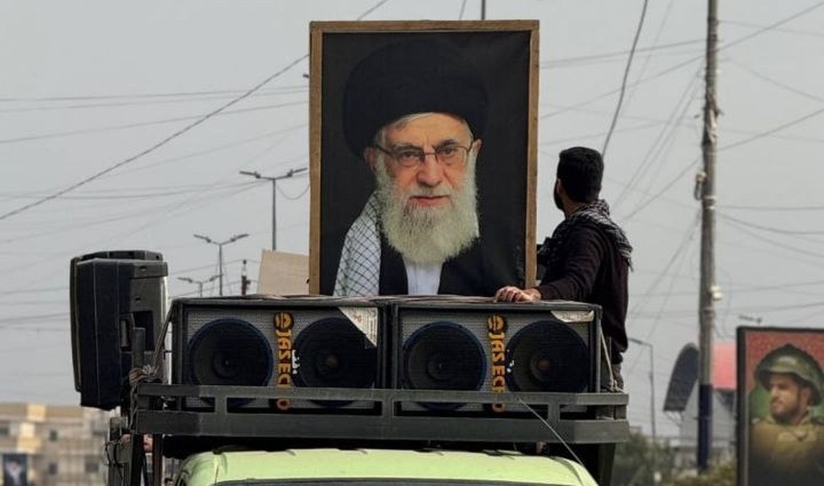 تجمع مردم بغداد در حمایت از ایران و رهبر معظم انقلاب + فیلم