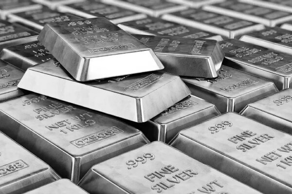 کشف بیش از ۲۶ کیلوگرم شمش نقره فاقد مجوز