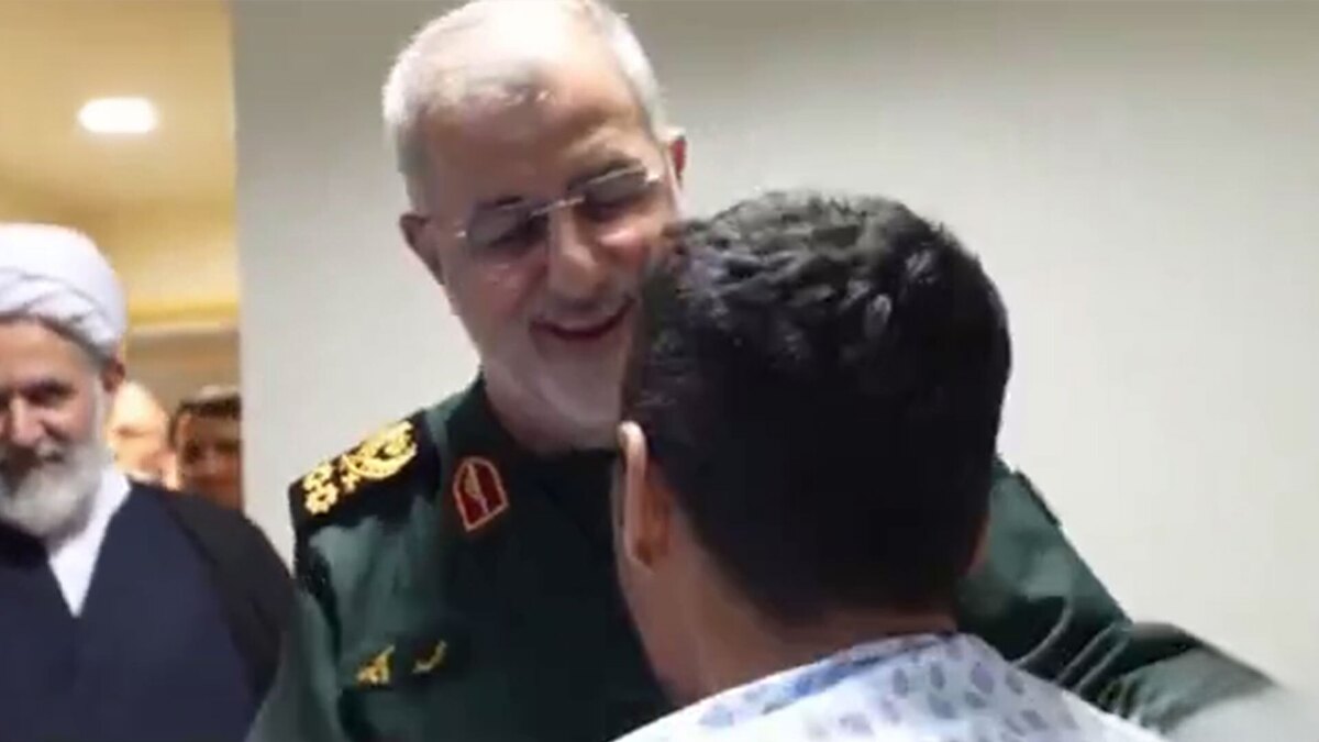 عیادت فرمانده کل سپاه از مجروحان حوادث تروریستی اخیر