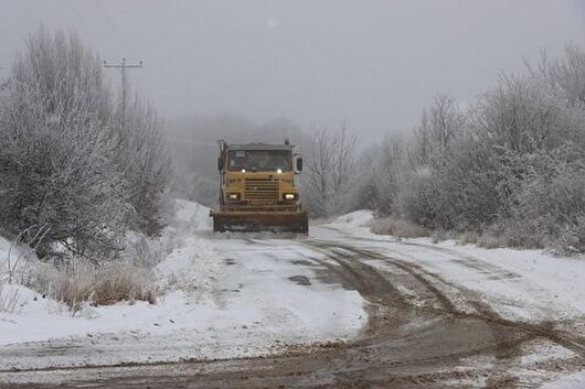 فعالیت راهداران گلستانی در دمای منفی ۱۲ درجه‌ سانتیگراد
