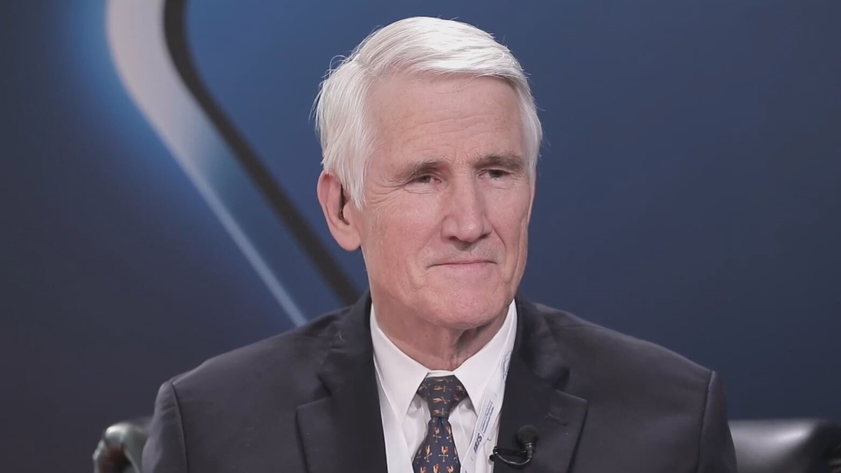 اذعان مسئول سابق وزارت خارجه آمریکا به آسیب‌پذیری پایگاه‌های این کشور در برابر توان موشکی ایران + فیلم