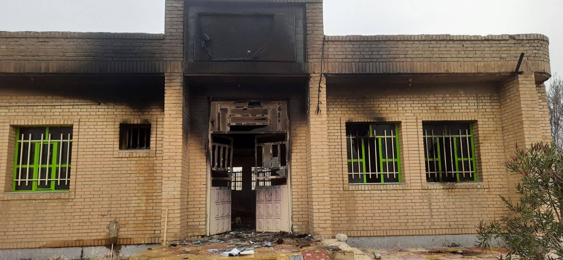 خسارت ۱۶ میلیارد تومانی تنها به یک کتابخانه در ایلام / کتاب ها هم از کینه آشوب گران در امان نبودند