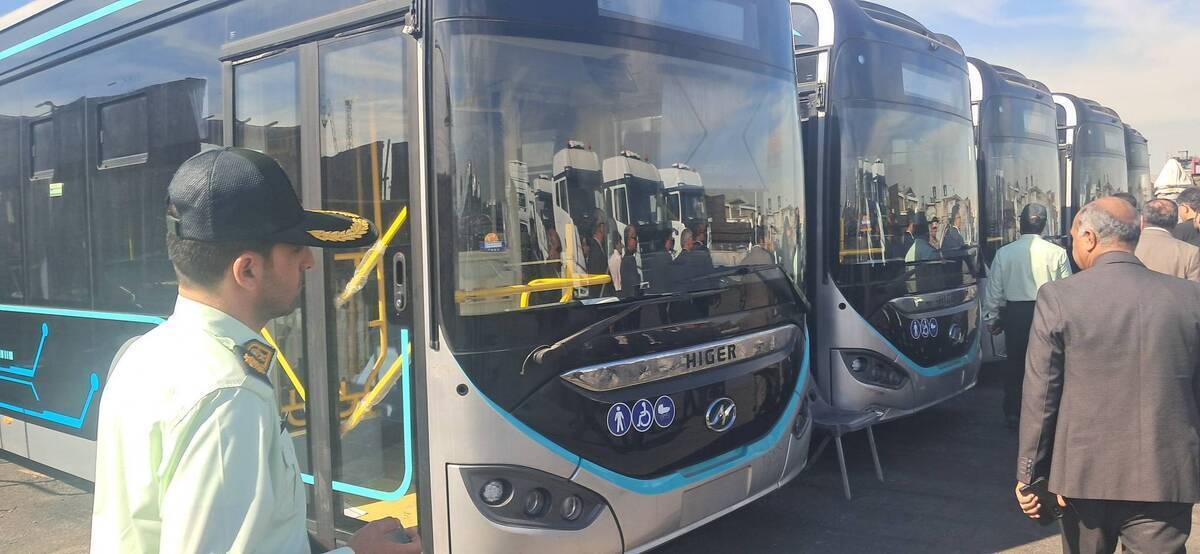 ترخیص اولین سری از صد‌ها دستگاه تاکسی، واگن قطار و اتوبوس برقی شهرداری تهران با صدور دستورات ویژه قضایی در بندرعباس+ فیلم