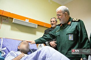 عیادت فرمانده کل سپاه از مجروحان حوادث تروریستی اخیر