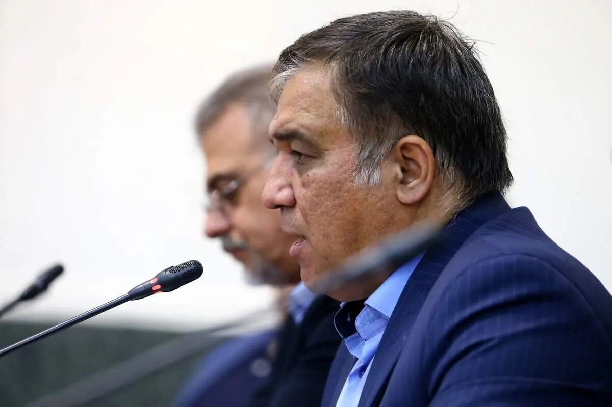 ثبت‌نام پرحاشیه تاجرنیا/ صندلی مدیریتی در استقلال می‌لرزد