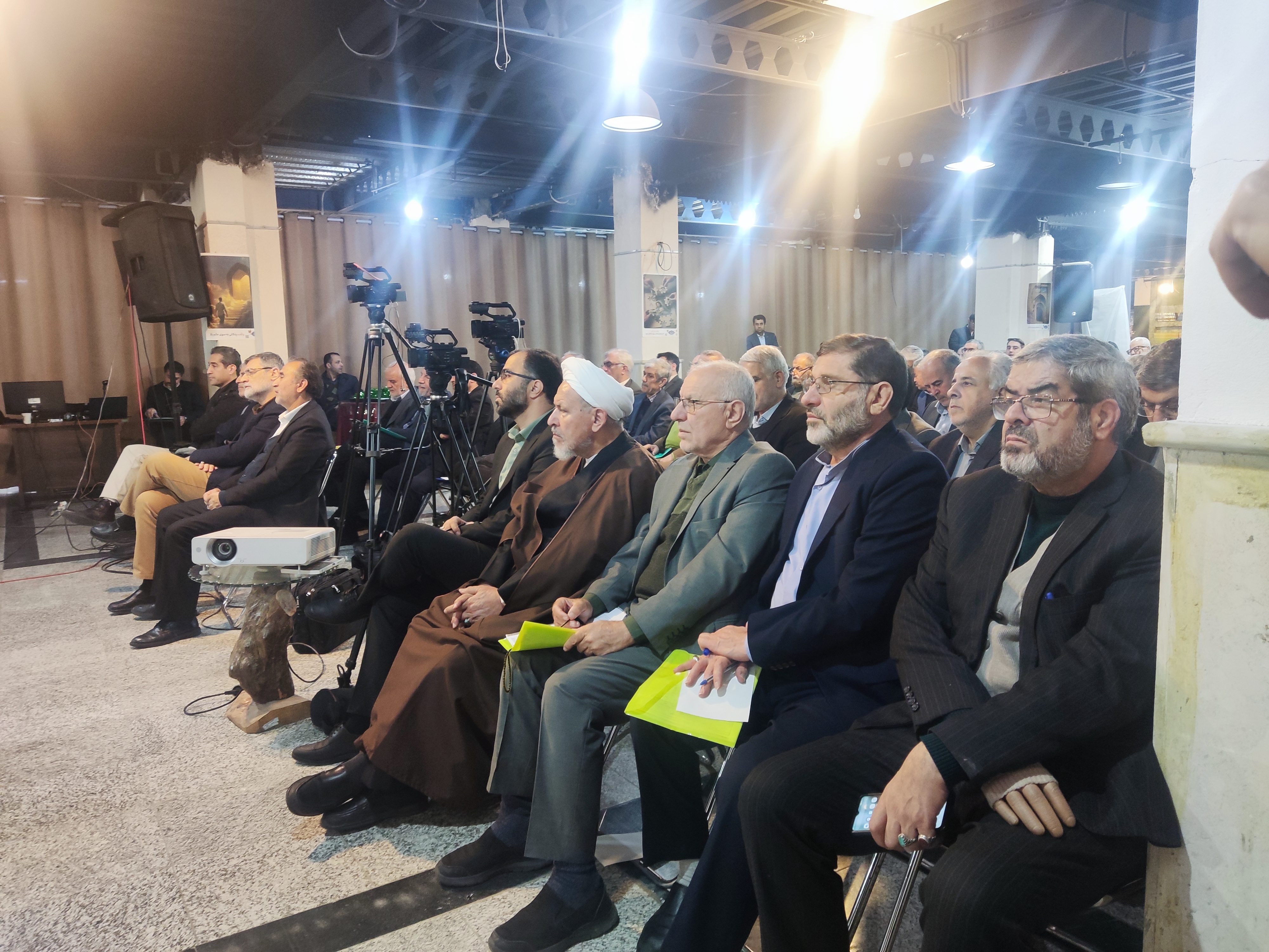 رحیمی: بدون معیارهای شفاف، مبارزه با فساد سلیقه&zwnj;ای و ناپایدار می&zwnj;شود/قدرت امانت مردم است، نه مالکیت دائمی حاکمیت/شفافیت و دسترسی به اطلاعات؛ ستون&zwnj;های اصلی مبارزه جهانی با فساد/فساد پدیده&zwnj;ای تطبیق&zwnj;پذیر است و با ابزارهای سنتی مهار نمی&zwnj;شود/رحیمی: دولت به&zwnj;تنهایی قادر به مقابله مؤثر با فساد نیست/قانون حمایت از گزارشگران فساد؛ گامی بنیادین برای نظارت داده&zwnj;محور و ساختاری