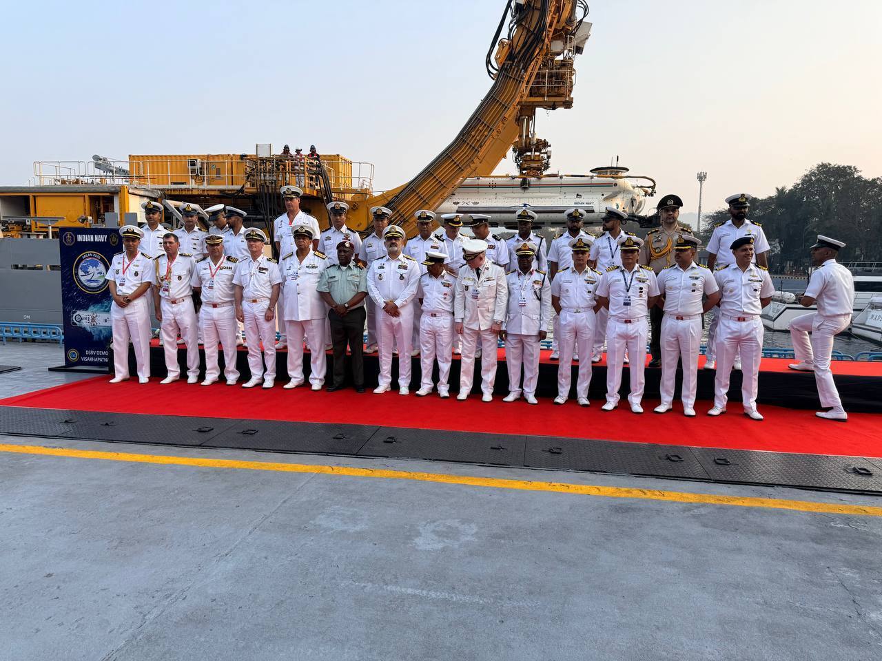 دریادار ایرانی: رزمایش&zwnj;های چندجانبه فرصتی برای ارتقای سطح آمادگی رزمی نیروهاست/ فرمانده نیروی دریایی هند: تعامل سازنده میان نیرو&zwnj;های دریایی منطقه برای مقابله با تهدید&zwnj;های مشترک مهم است