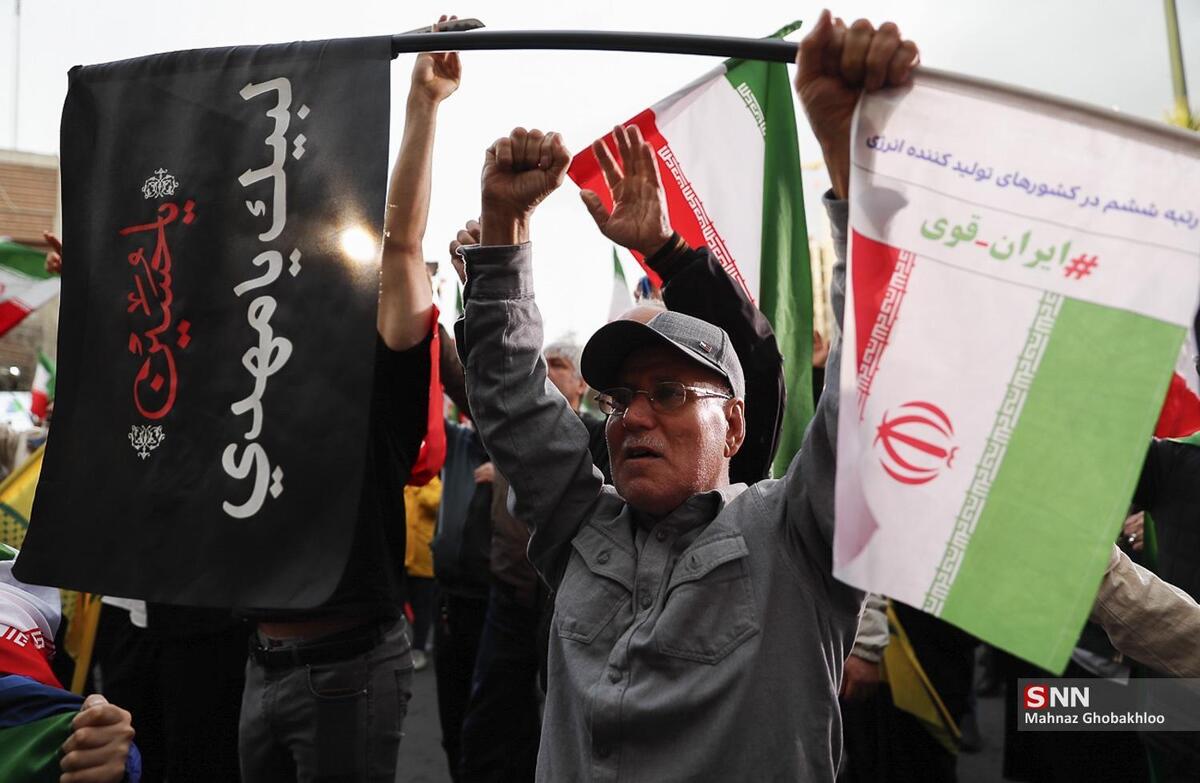 خیل جمعیت عزادار به سمت میدان انقلاب در حرکت‌اند/ حوالی میدان انقلاب تقریبا پر شده است + فیلم