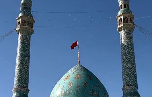اهتزاز پرچم معروف انتقام مسجد جمکران