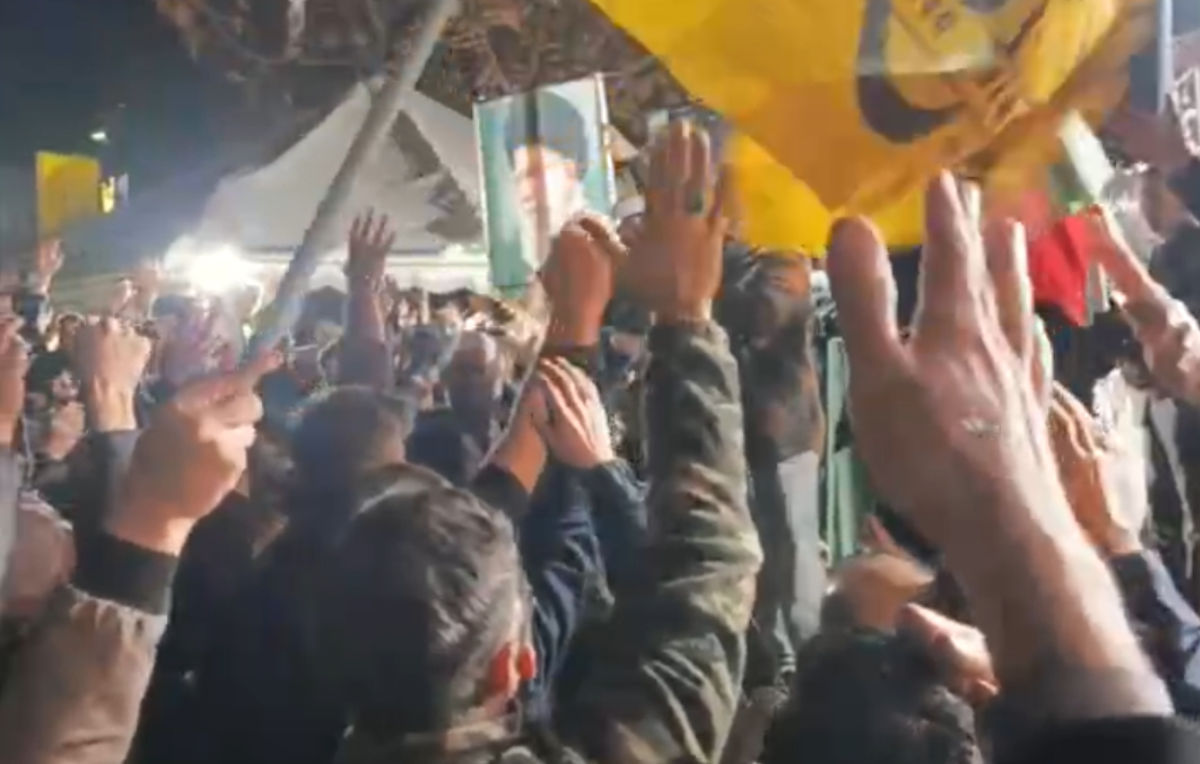 لبیک یا خامنه‌ای لبیک یاحسین است