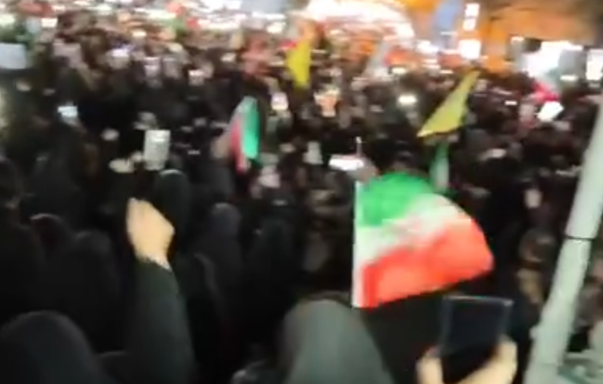 شعار مرگ بر آمریکای مردم در میدان توحید قم