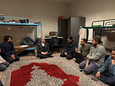 گفتگوی سه ساعته وزیر علوم با دانشجویان ساکن کوی دانشگاه تهران+ تصاویر