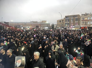 تجدید پیمان مردم کرمان با آرمان‌های شهید امام خامنه‌ای / عصر عاشورایی ولایتمداران دیار حاج قاسم+عكس و فيلم