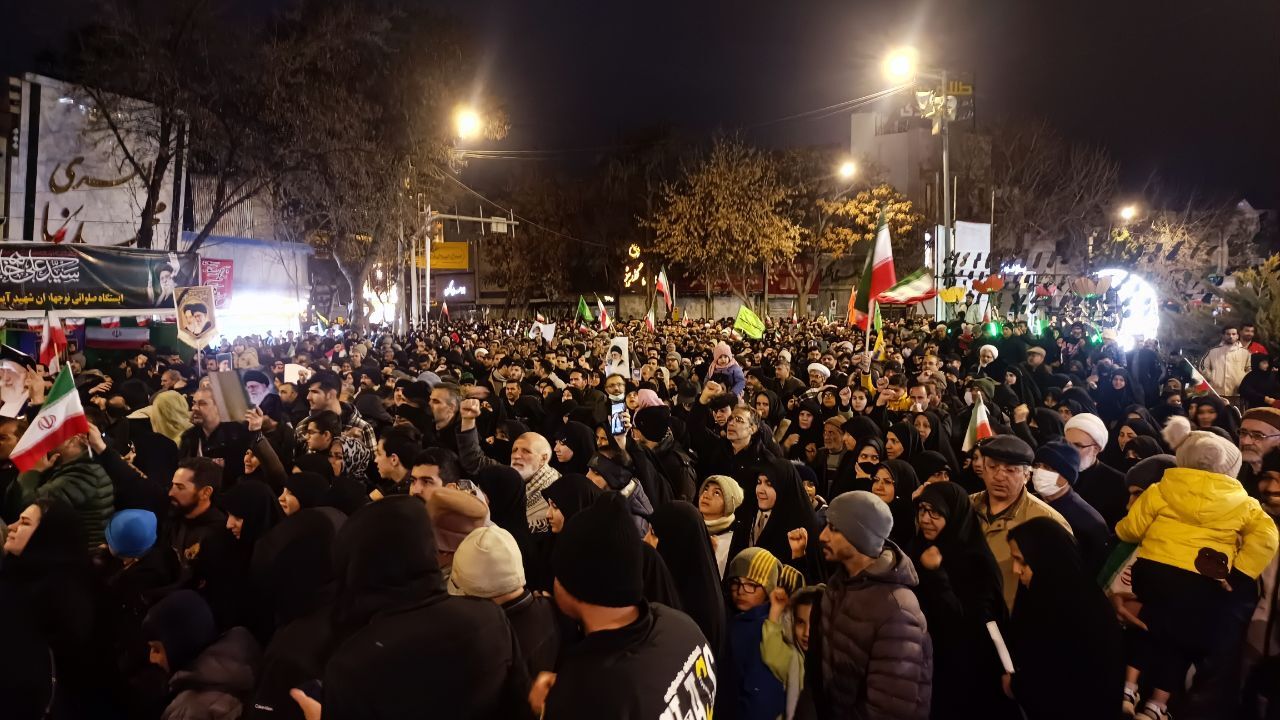 گزارش خبرنگار SNNTV از شب دوم حضور مردم بجنورد+فیلم