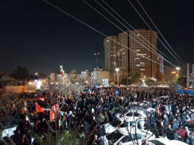 ایران امشب بیدار است / تجمع مردم سراسر کشور در مساجد و میادین اصلی شهرها در پی شهادت رهبر انقلاب + فیلم