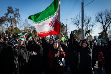 تجمع انقلابی در امام زاده محمد کرج با فریاد مرگ بر استکبار+ عکس