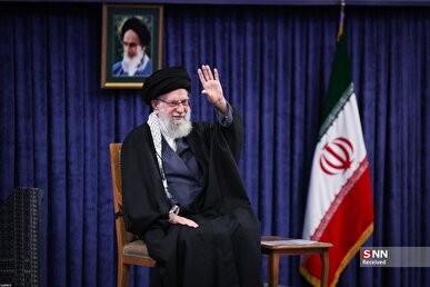 رهبر انقلاب، کشتی انقلاب را در میان توطئه‌ها هدایت کرد