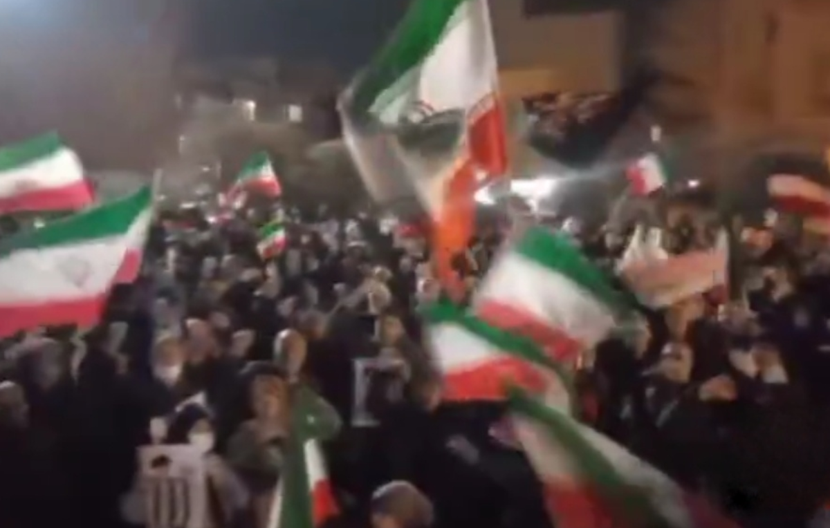 امشب در میدان المپیک مردم مرگ بر آمریکا را جوری گفتند که صدایشان به آمریکا برسد