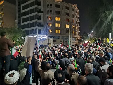گزارش خبرنگار SNNTV از حضور گسترده مردم محله جنت آباد تهران در اجتماع شبانه به یاد رهبر شهید انقلاب + فیلم