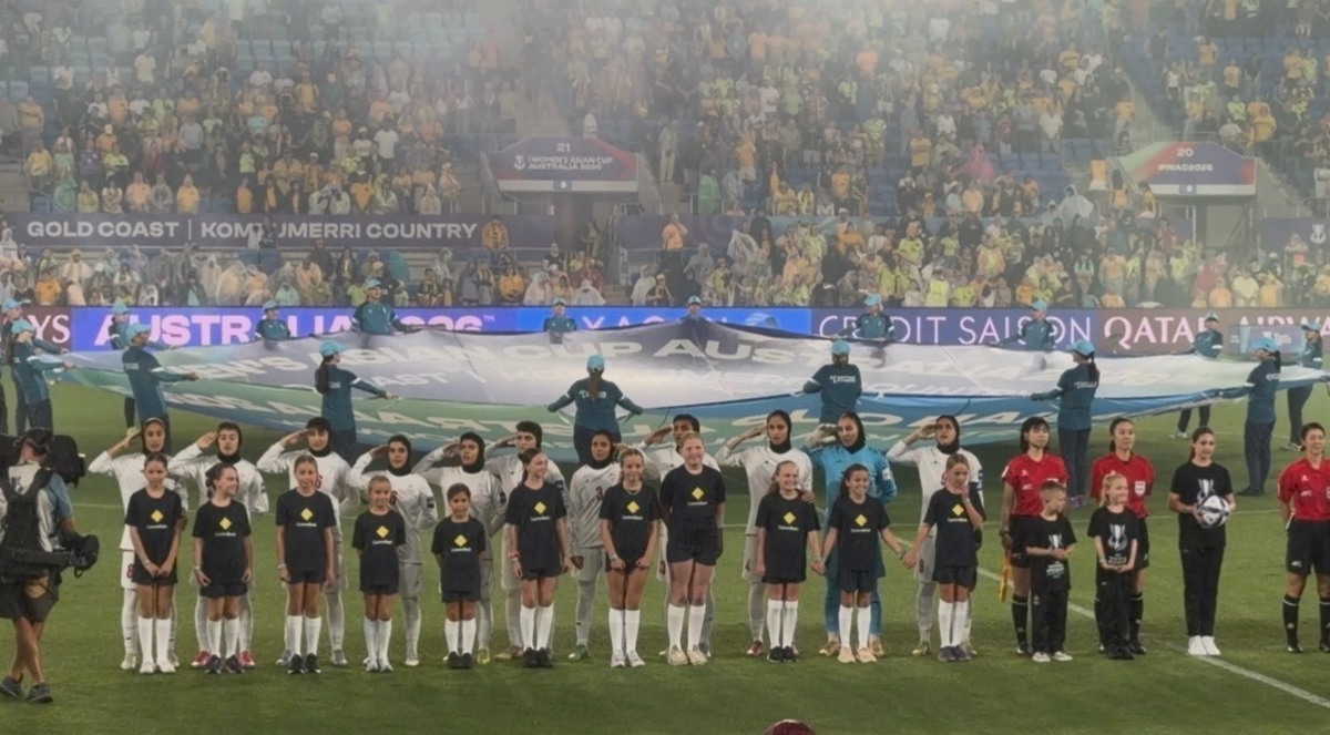 سلام نظامی دختران ایران در جام ملت&zwnj;های فوتبال بانوان آسیا+ فیلم