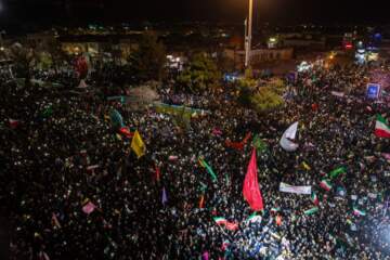 تایم لپس خروش مردم اراک در حسینیه ایران / روایت چهارمین شب سوگ و حماسه وطن در اراک + فیلم