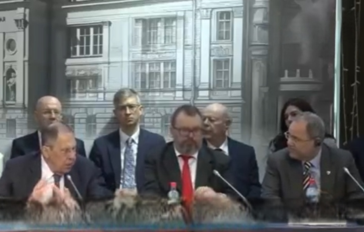 پاسخ قاطع وزیر خارجه روسیه به اظهارات سفیر بحرین درباره ایران / لاوروف: چرا کشته شدن ۱۷۰ کودک در میناب را محکوم نکردید؟