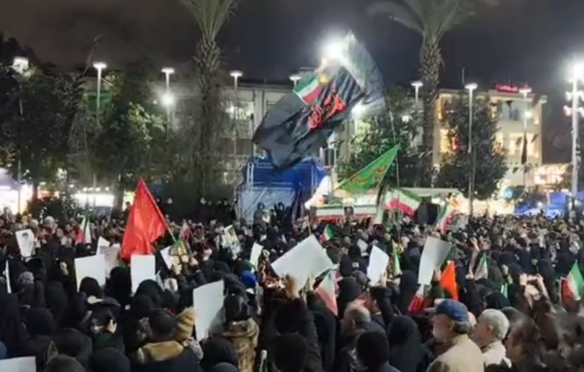 پنجمین شب اجتماع بزرگ مردم رشت / امشب میدان ذهاب رشت یک میهمان ویژه داشت