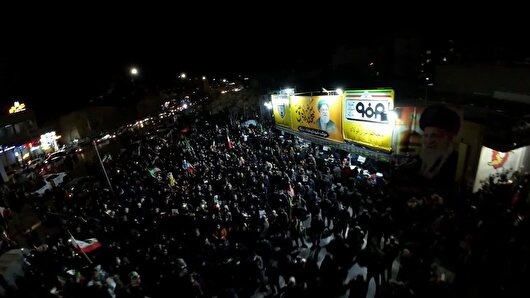 تداوم حضور پرشور مردم اصفهان در پنجمین شب از سوگواری امام خامنه‌ای +عکس و فیلم