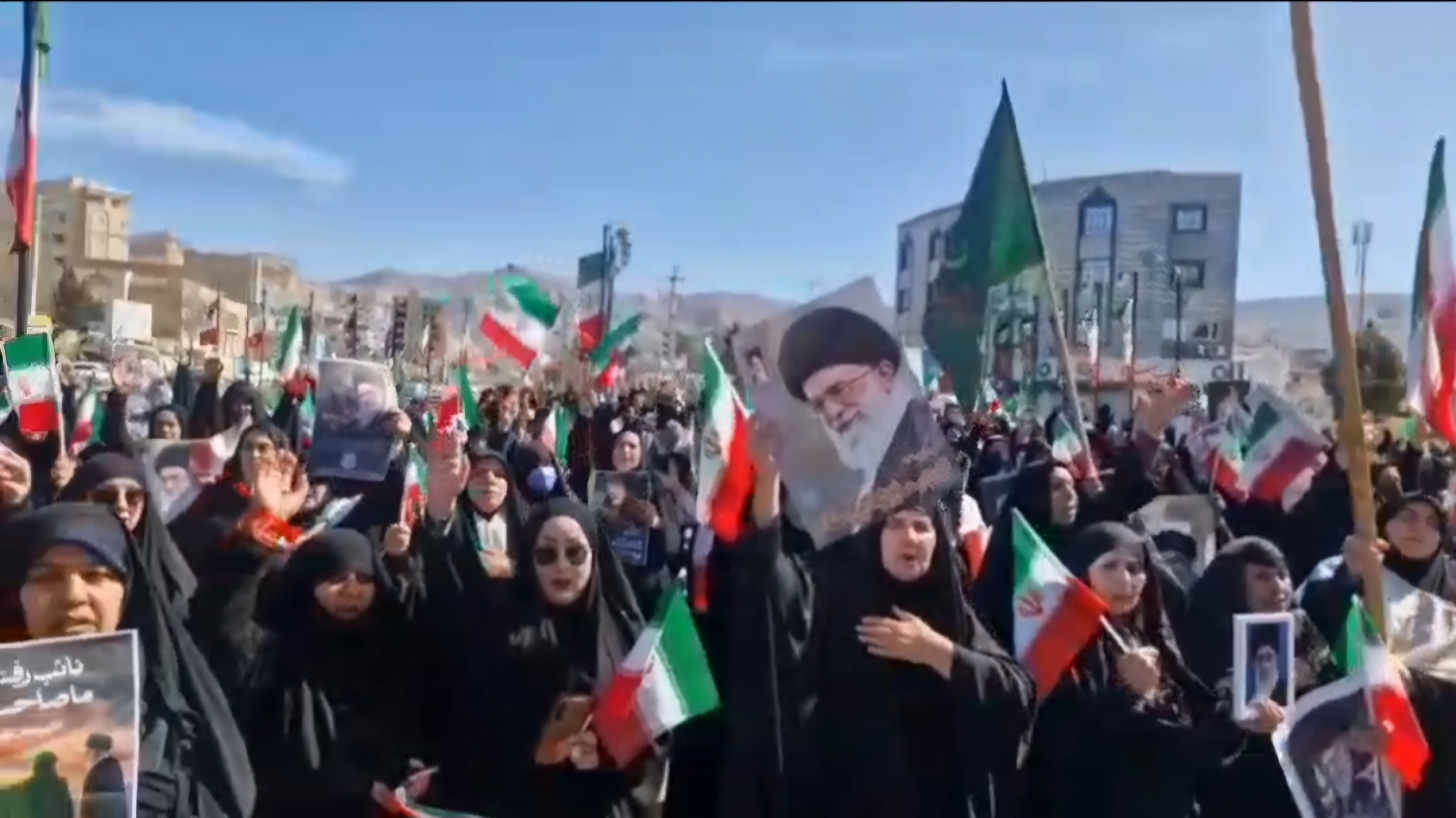 راهپیمایی مردم ایلام در جمعه سوگ و حماسه / عزم مردم در خون&zwnj;خواهی رهبر شهید ادامه دارد