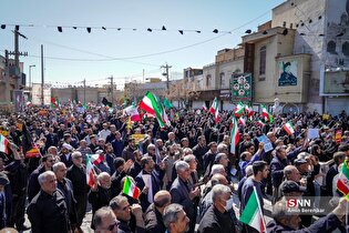 راهپیمایی نمازگزاران شیرازی در خون‌خواهی رهبر شهید انقلاب