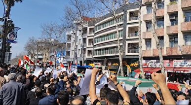 تشییع ۶ پیکر شهدای گیلانی حمله جنایتکارانه آمریکا در رشت / بدرقۀ‌ شهدا با شعار نه سازش نه تسلیم نبرد با آمریکا+فیلم
