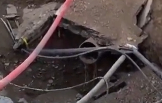 بازی روانی دشمن برای ایجاد رعب و وحشت میان مردم/ هدف قرار دادن تاسیسات و زیر ساخت آب در یکی از خیابان‌های تهران!