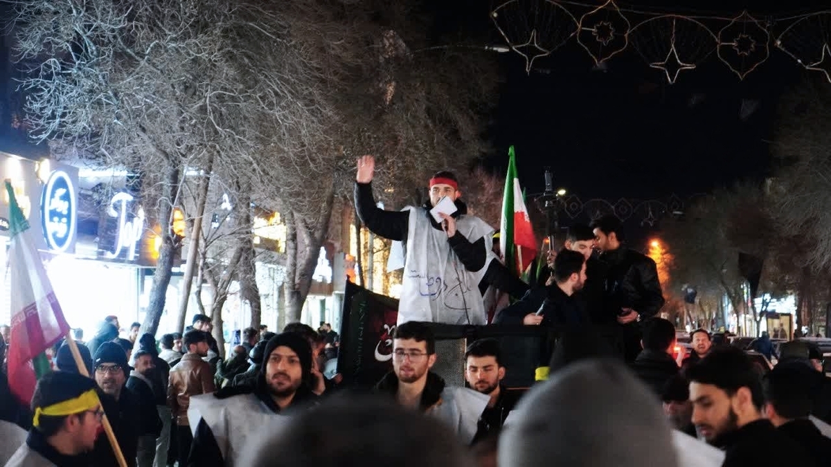 دانشجویان جهادگر اردبیلی با «کفن شهادت» آمادگی فداکاری در راه میهن را اعلام کردند