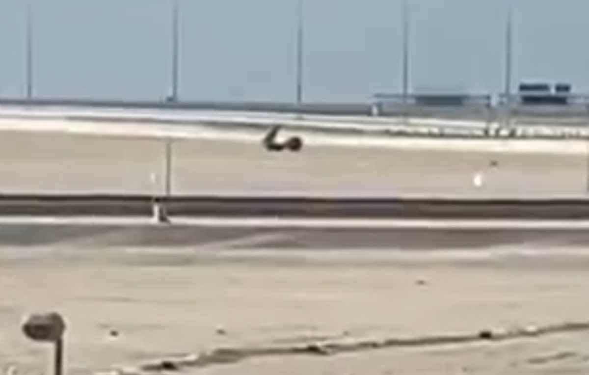 لحظه شلیک از پایگاه جفیر به سمت آب&zwnj;شیرین&zwnj;کن قشم