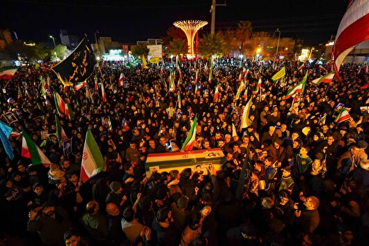 سیل خروشان مردم در نقاط مختلف شهر/ قمی‌ها در هفتم رهبر شهید حماسه آفریدند+فیلم