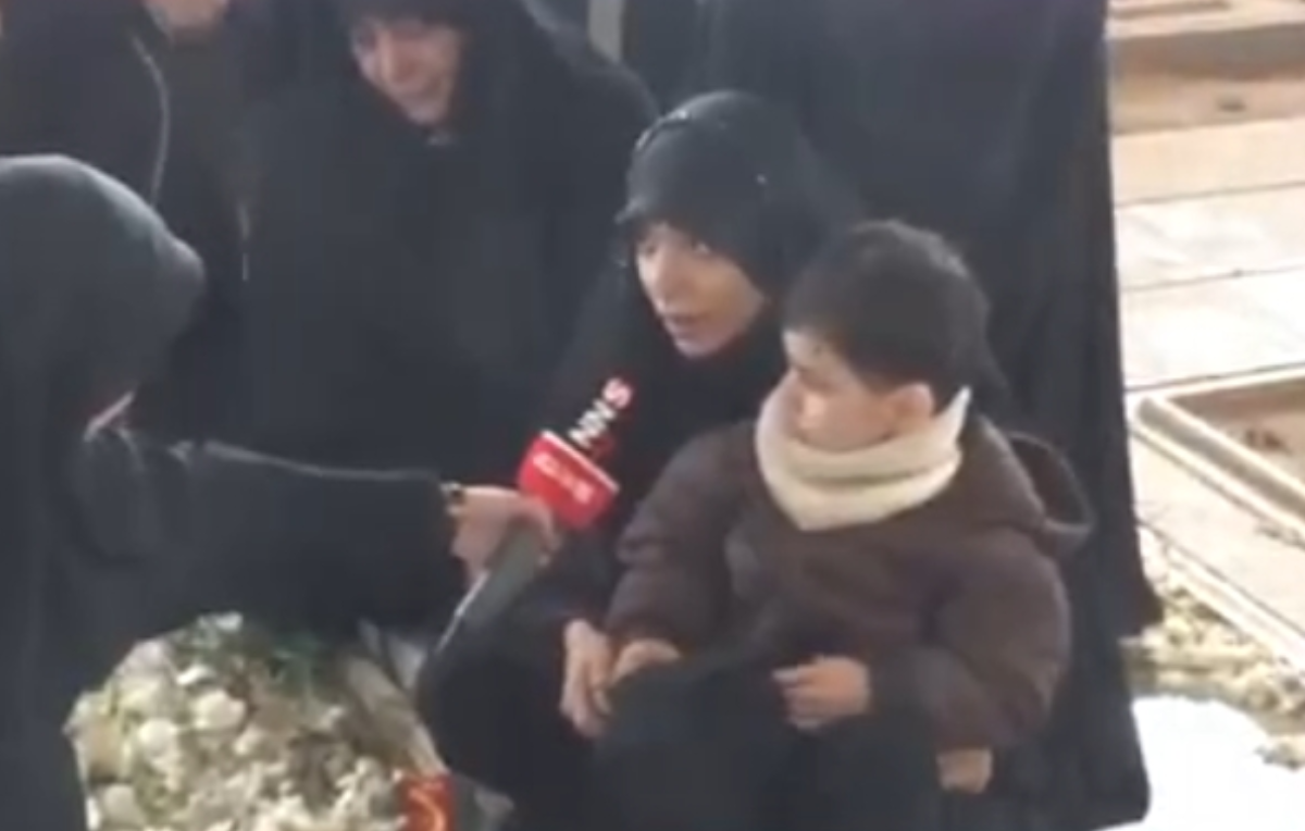 همسرم عاشق شهادت و اهل بیت بود / مردم گول رسانه دشمن را نخورند؛ امیدوارم هموطنانم آگاه شوند