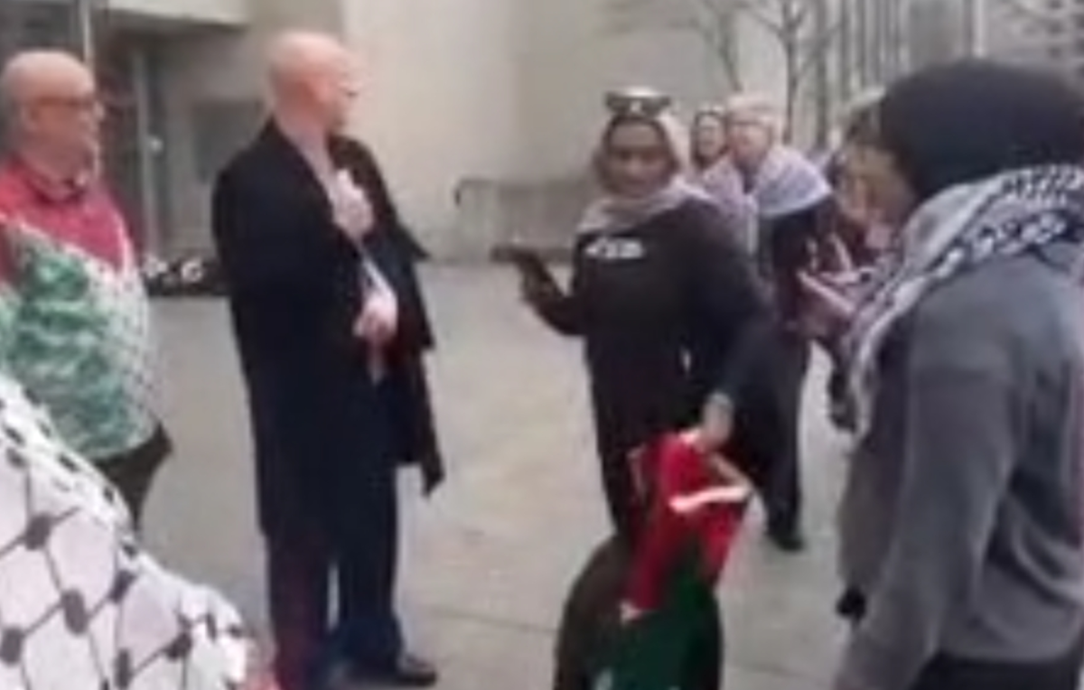 حضور کهنه سرباز آمریکایی در میان استقبال گرم حامیان فلسطین